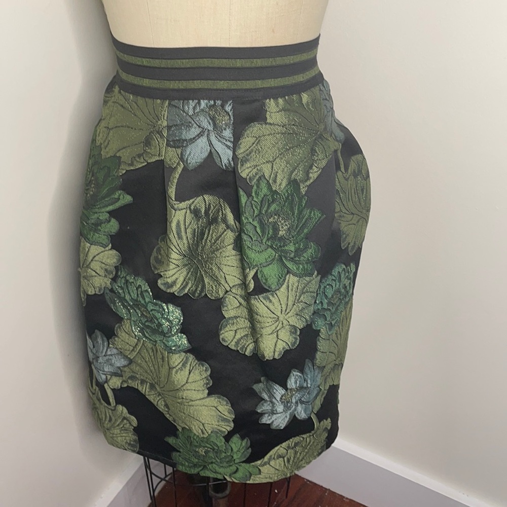 Save the Queen Flower Skirt